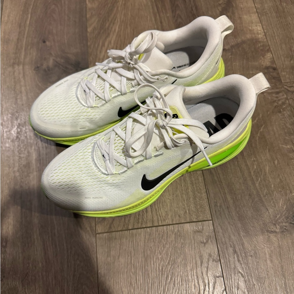 Nike Vomero 18 Running Sneakers - Picture 6 of 6